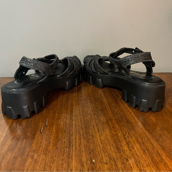 Cape Robbin woven sandals. Women’s size 9. Like new! - Picture 6 of 11